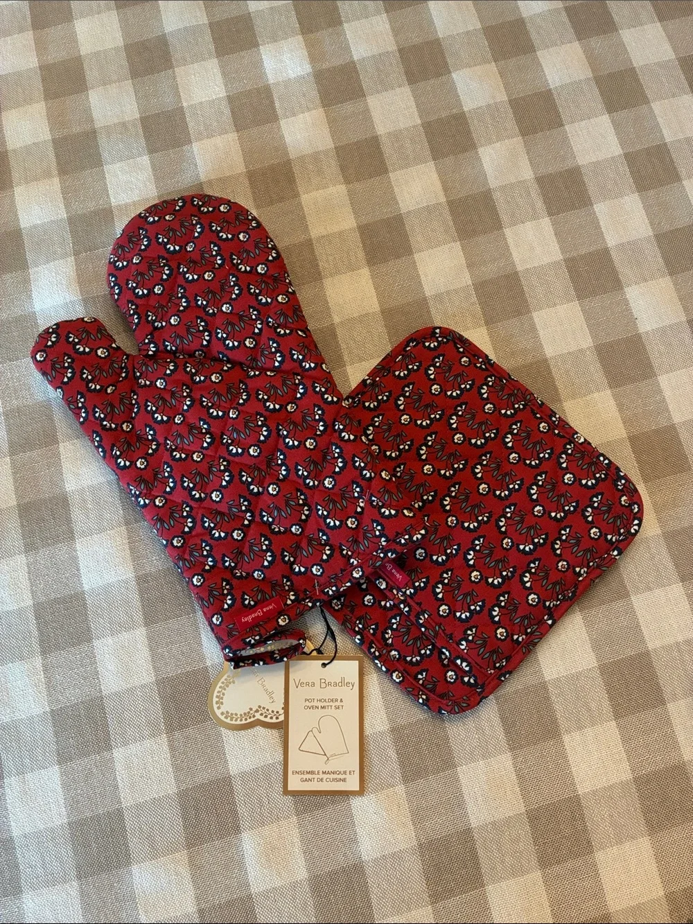 Vera Bradley oven mitt set NWT